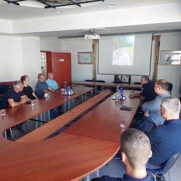 Na levi: Urban Ilc, Uroš Brežan, Franci Kranjc, na desni Urban Čibej, Klemen Jereb, Martin Kavčič in Janez Tratnik