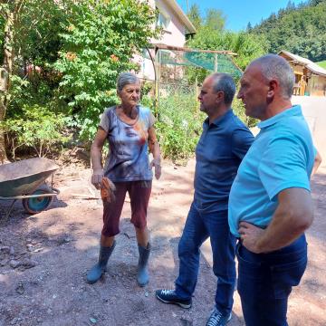 Domačinka Angela Jezeršek, minister Uroš Brežan in župan Franci Kranjc