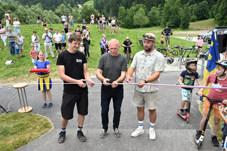 slovesno rezanje traku